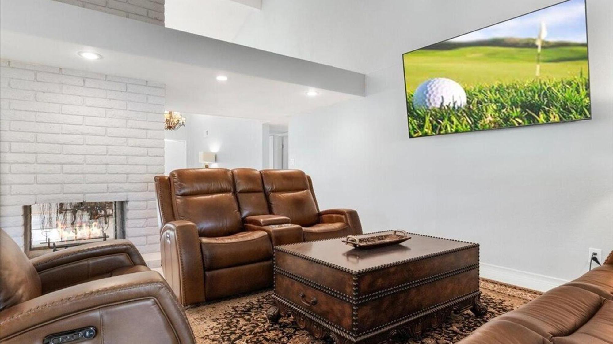 Stunning 3-bdrm In Great Location Wpool Holiday home